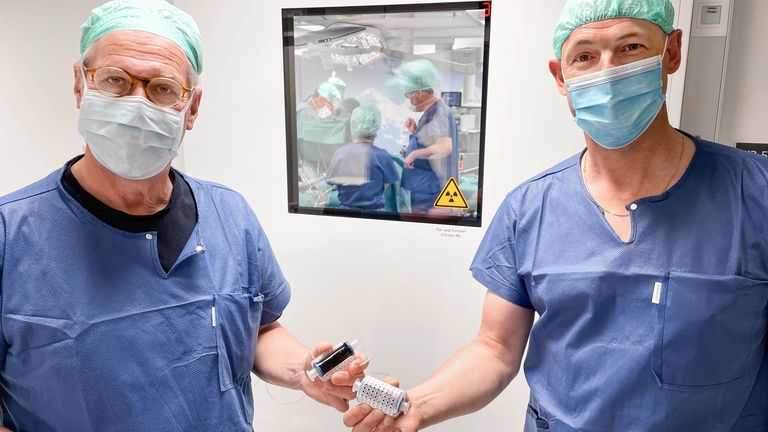 Herzchirurg Prof. Thierry Carrel und Prof. Yves Perriard