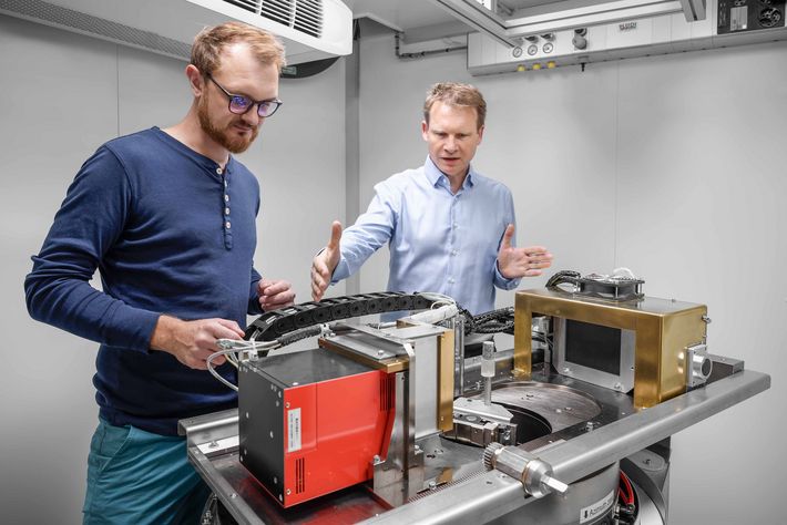 The technical head of the lab, Nils Knornschild, and project leader Martin O. Saar.
