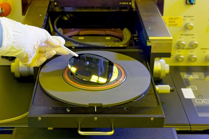 …und mehrere, hochpräzise ausgeführte Arbeitsschritte.