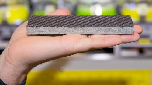 Carbon ist fest und leicht und deshalb ein beliebtes Baumaterial; seine Herstellung jedoch heizt den Klimawandel an.