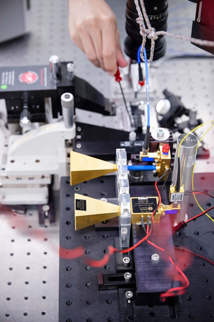 To ensure the measurements are accurate, the settings on the complex switching components must be calibrated with the highest precision. Switching components