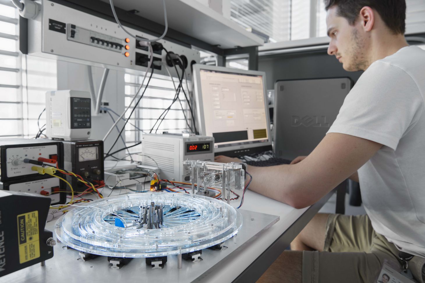 Photo during a testing of the artificial muscle.