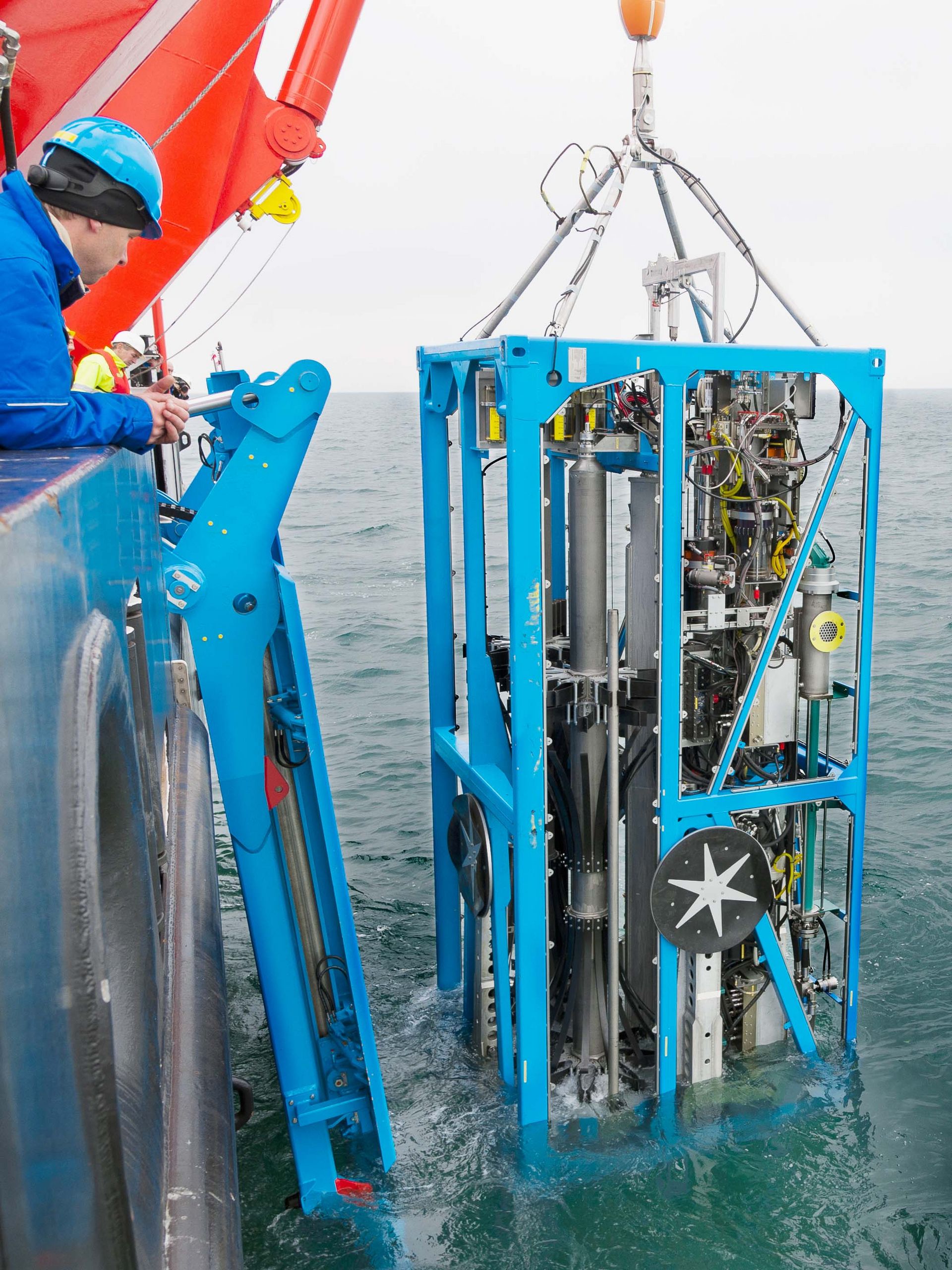Developing special equipment to research the deep sea has high priority at the new centre. In the photograph: a tried-and-trusted MARUM drill that can probe the sea-bed. Developing special equipment to research the deep sea has high priority at the new centre. In the photograph: a tried-and-trusted MARUM drill that can probe the sea-bed.
