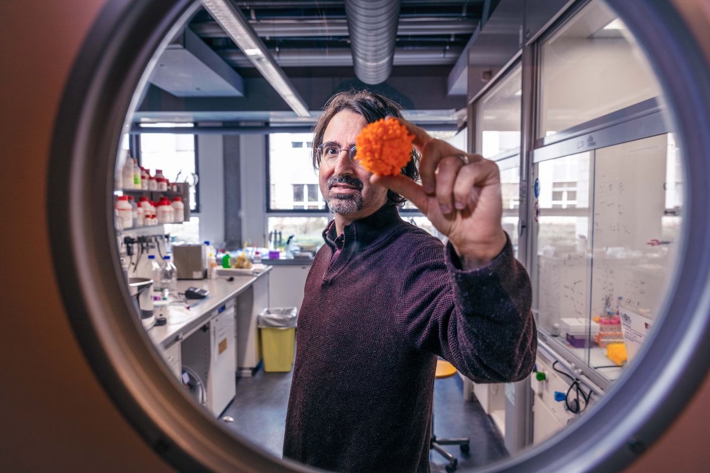 Doppelangriff auf Viren – Der Materialwissenschaftler Francesco Stellacci Materialwissenschaftler Francesco Stellacci