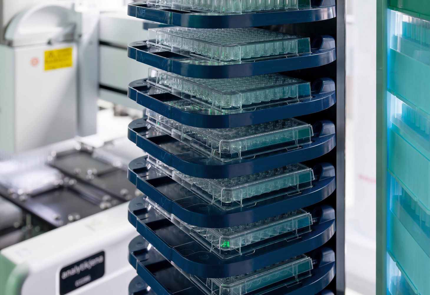 Stacks of samples: researchers in the Jena project are devising methods to enable faster testing of their prehistoric data. Stacks of samples