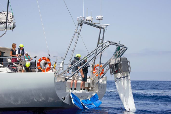 Photo of the oceanographers on the Eugen Seibold.