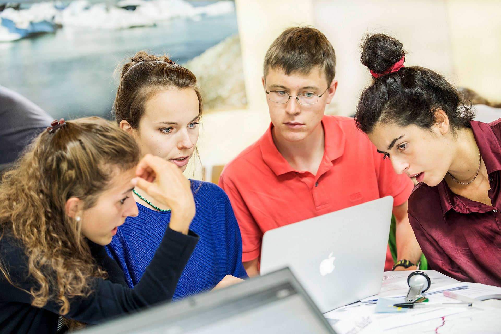 Students from very different STEM subjects delve into new questions and issues at the summer schools. Students from very different STEM subjects delve into new questions and issues at the summer schools.