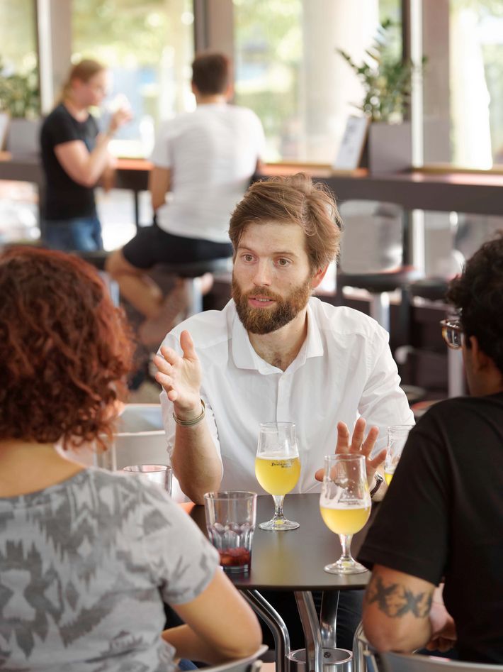 Photo of the cell biologist Gabriele Gut during a meeting.