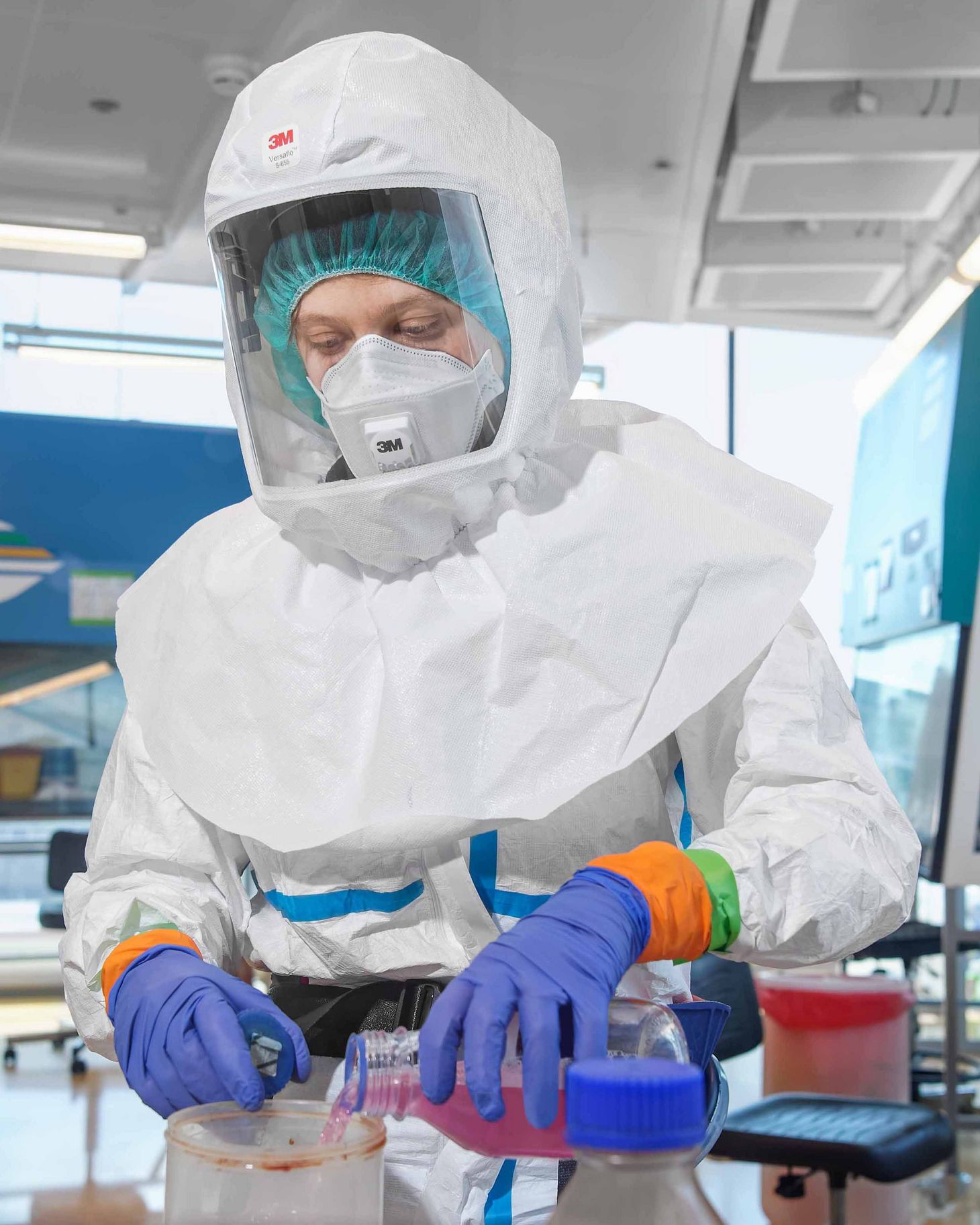 Henkersmahlzeit: Himbeerfarbene Nährlösung für die Laborviren, bevor sie von den Cyclodextrinen zerstört werden. Himbeerfarbene Nährlösung für die Laborviren, bevor sie von den Cyclodextrinen zerstört werden.