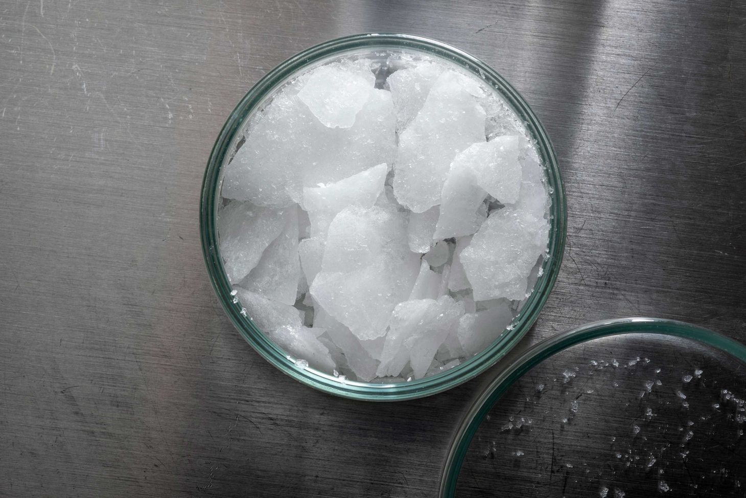 The novel process generates uniform monomers that can be reused to build new plastic chains (polymers).
