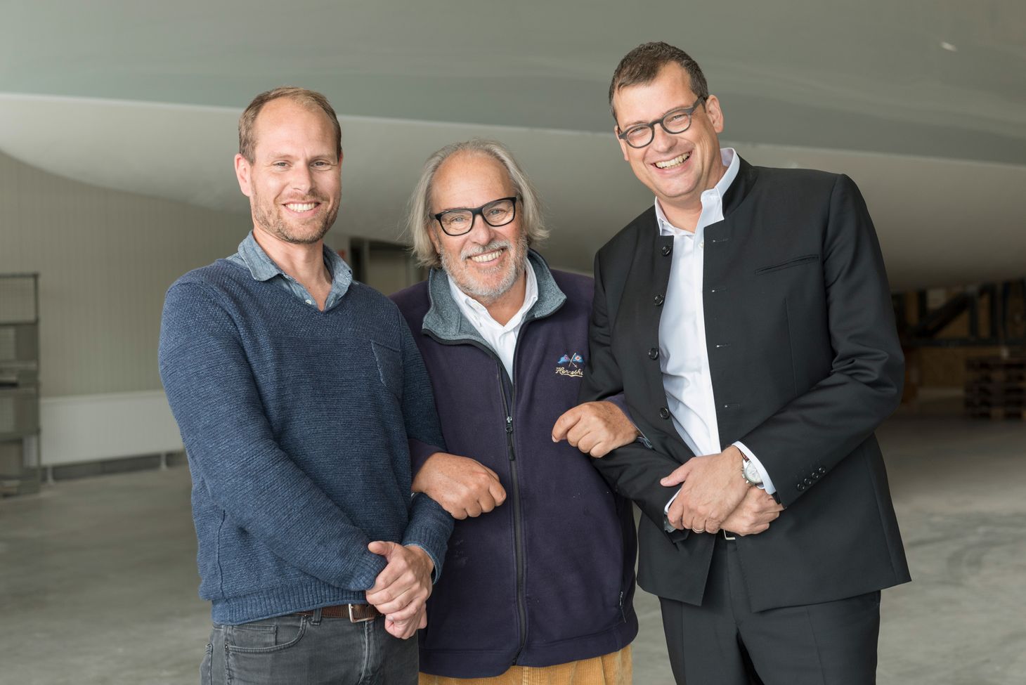 Gemeinsames Engagement für die Weltmeere: Werft-CEO Johannes Malzahn, Werftbesitzer Michael Schmidt und «Reinstschiff-Erfinder» Professor Gerald Haug (rechts). Gemeinsames Engagement für die Weltmeere: Werft-CEO Johannes Malzahn, Werftbesitzer Michael Schmidt und «Reinstschiff-Erfinder» Professor Gerald Haug (rechts).