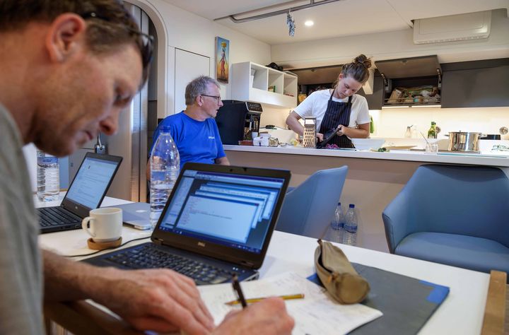 Working hard and eating well: project leader Ralf Schiebel (centre) discusses the meal plan with ship steward Adeele Kuslap.