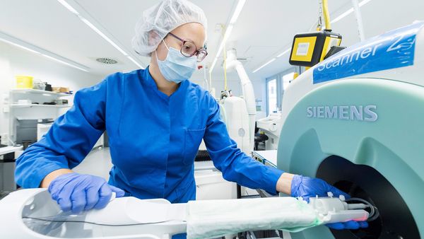 Foto des Scanners an der Universität Tübingen