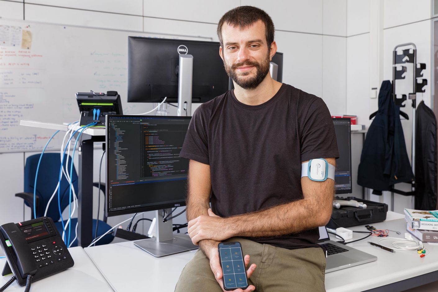 Pietro Oldrati entwickelt ein System, das Erschöpfungszustände von chronisch Kranken objektiv misst. Smartphone und Fitnessarmband zeichnen dafür Körperdaten auf. Pietro Oldrati