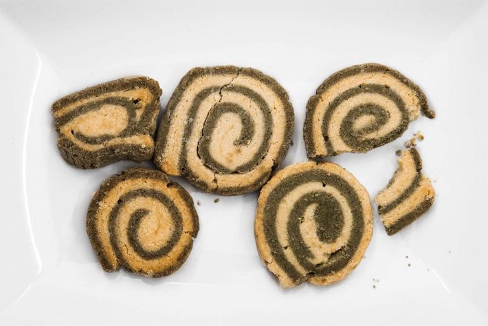 The creative minds at Synthetic Biotechnology know no limits: in 2019, they even “invented” delicious algae cookies that are rich in protein. Cookies made out of algae
