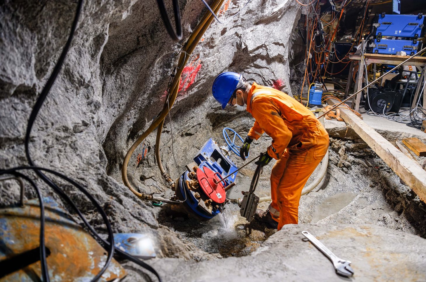 Trotz der Covid-19-Pandemie konnte das Bedretto-Untergrundlabor 2020 fertiggestellt werden. Forschungsgruppen aus aller Welt werden darin Experimente zur Tiefengeothermie durchführen. Im Bedretto-Untergrundlabor.